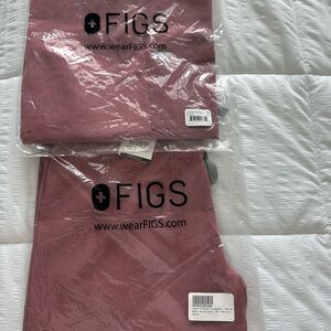 FIGS Mauve Scrub Set